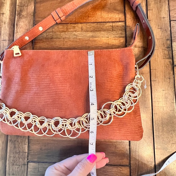 NWT INC Camel Lizard Crossbody bag with Gold tone chain in front - Picture 4 of 14